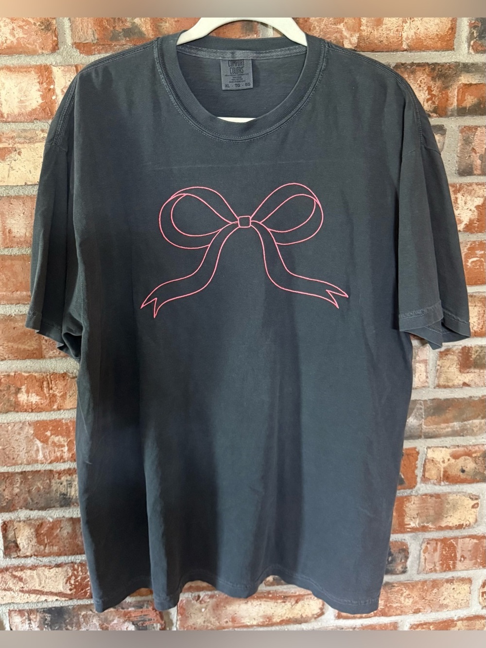 Comfort Colors Pepper Short Sleeve Tee with embroidered Pink Bow